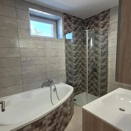 Voeroesmarty Apartment Balatonfenyves