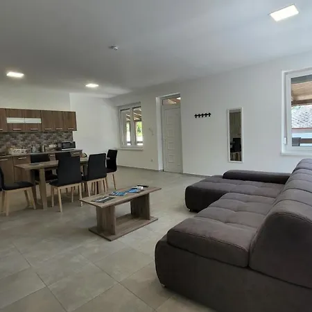 Voeroesmarty Apartment Balatonfenyves